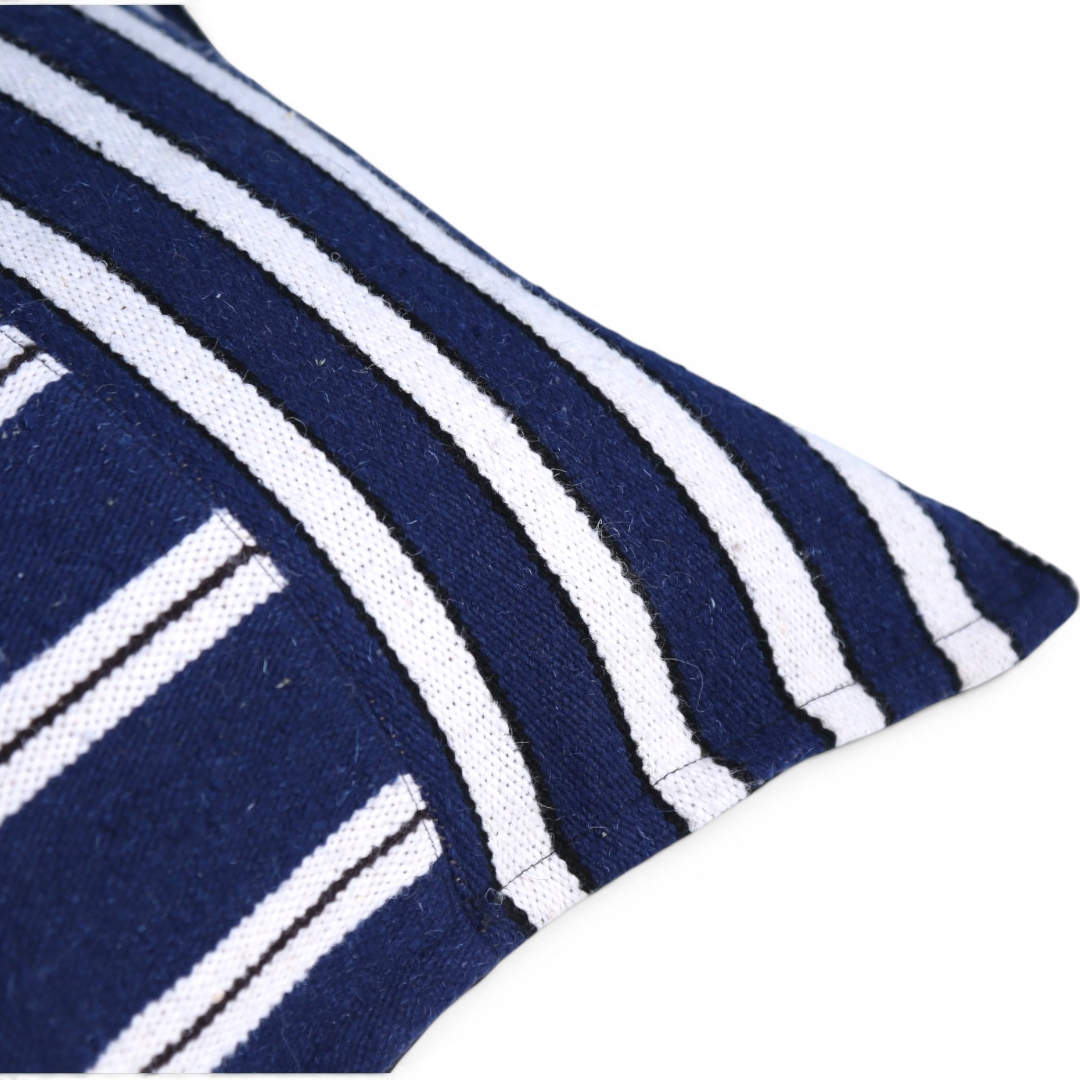 Coussin en laine bleu "Blue Horizon” 45x45 cm – Fait Main – Image 2