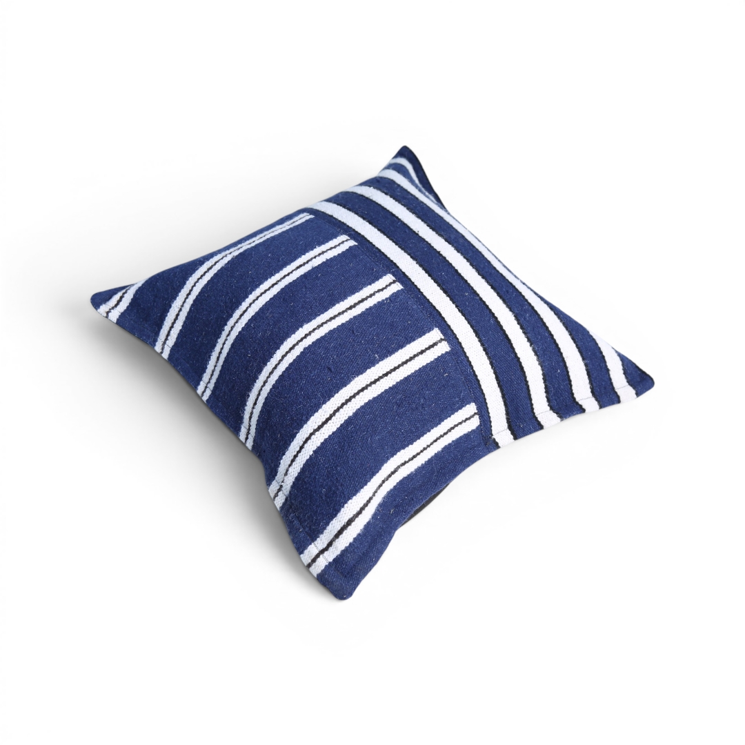 Coussin en laine bleu « Blue Horizon” 45×45 cm – Fait Main